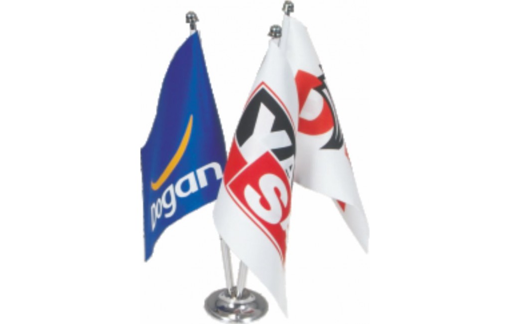 Üçlü Masa Bayrağı